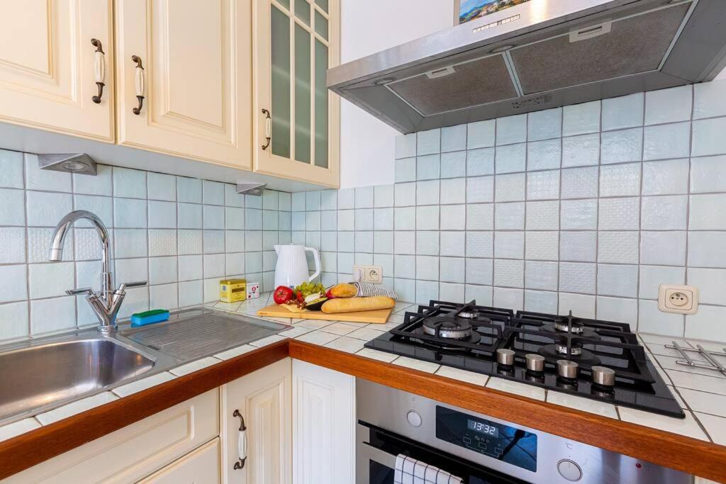 Cozy, Bright, Comfy Studio Next To The Old Town. Apartament