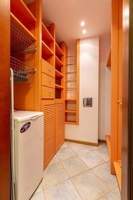 Apartament Cozy, Bright, Comfy Studio Next To The Old Town. *