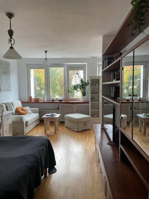 Apartament Cozy, Bright, Comfy Studio Next To The Old Town. Warszawa